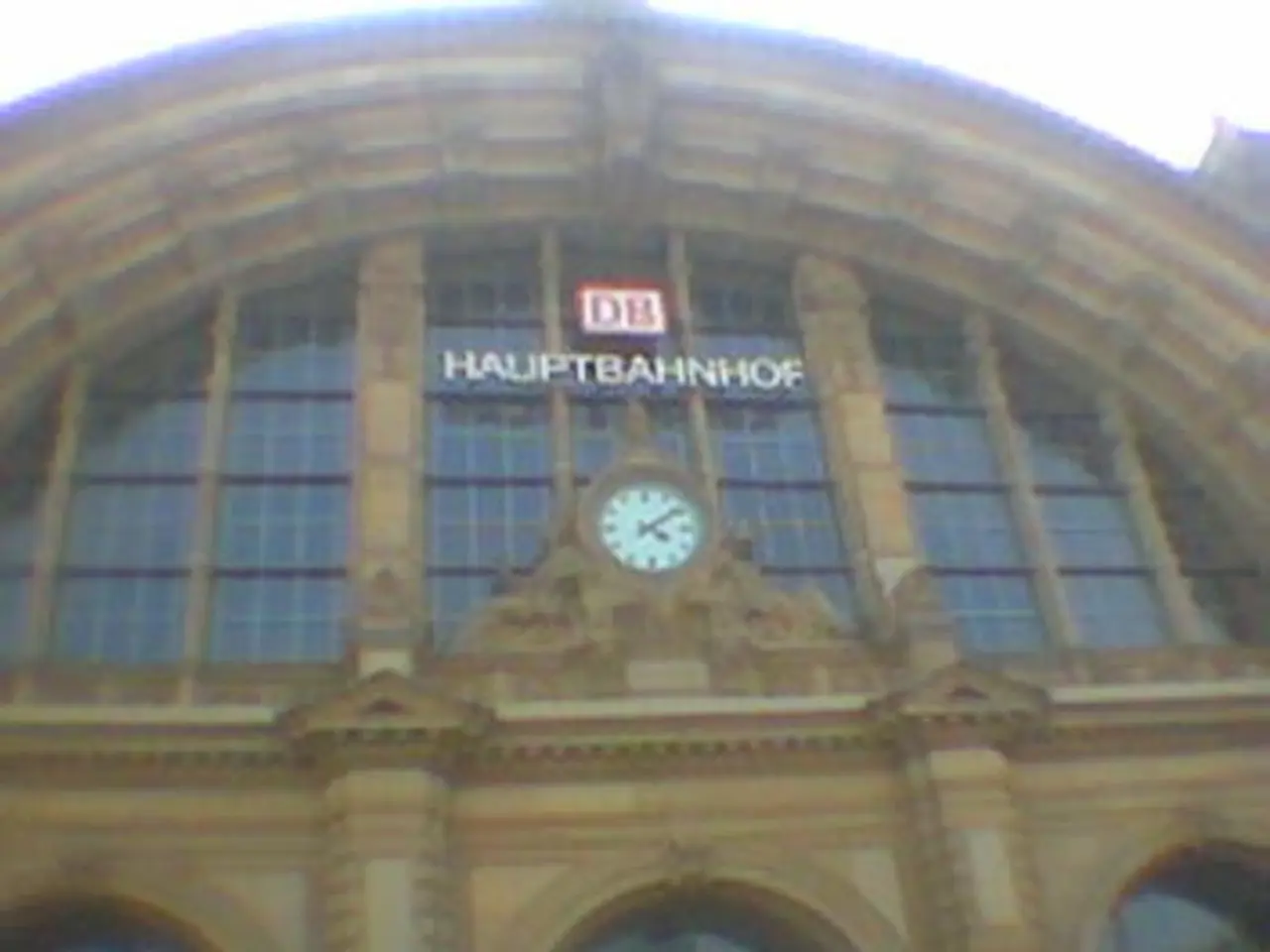 Maintenance of the movement in a Fleet Time mantel clock, provided by Gufa