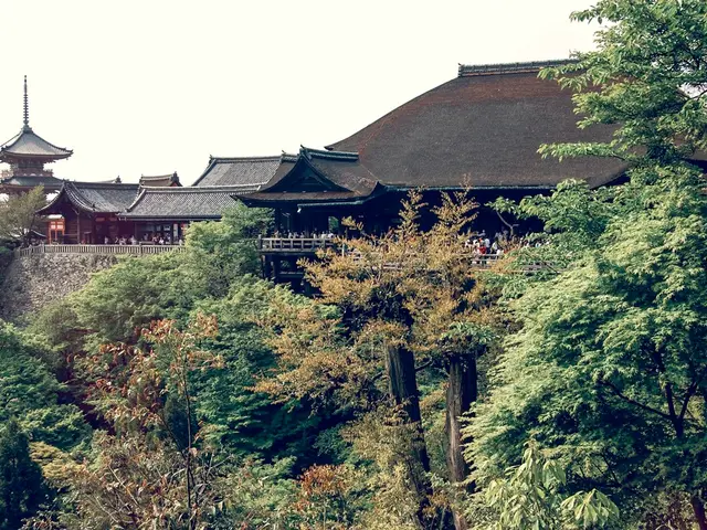 Crafting Dynasties in Randomized PastScenes: Procedurally Generated Histories in Empire Simulation