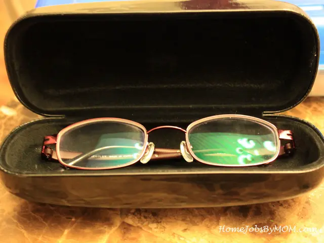 Top-tier Binocular Viewers paired with Optimum Eyepieces for an Enhanced Stargazing Experience