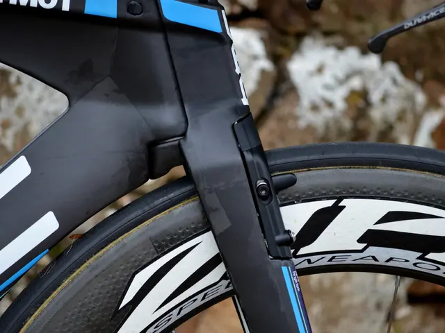 Unrevealed Cervelo R5: Matteo Jorgenson's Tour de France bicycle, a delight for weight-conscious...