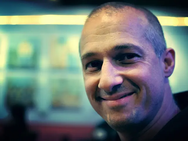 Humorous getaway with Guido Cantz: a lighthearted travel adventure.