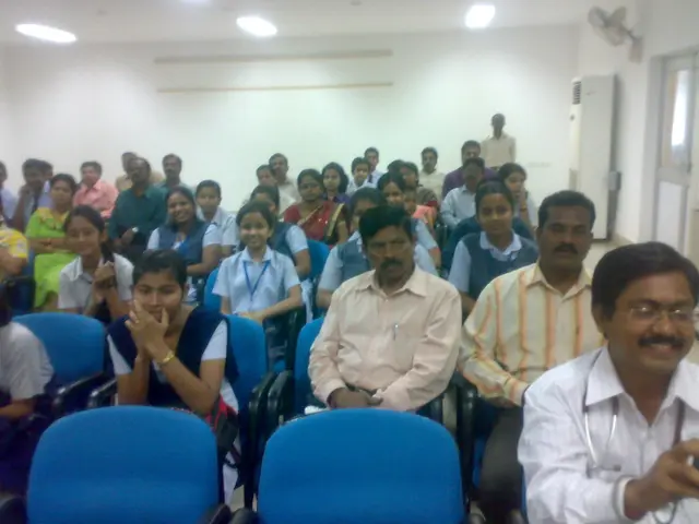 Small, Mobile Fan Compared to Compact Air Conditioner by Critics