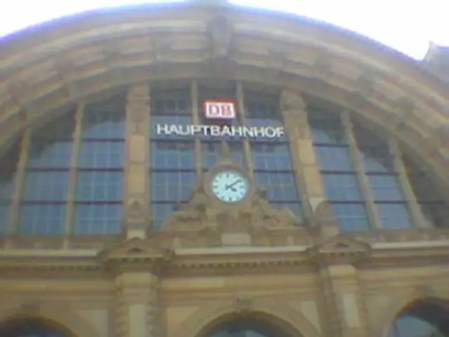 Maintenance of the movement in a Fleet Time mantel clock, provided by Gufa