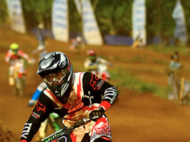 Using mobile phone as a bike's navigation device for a week: Experiences Shared