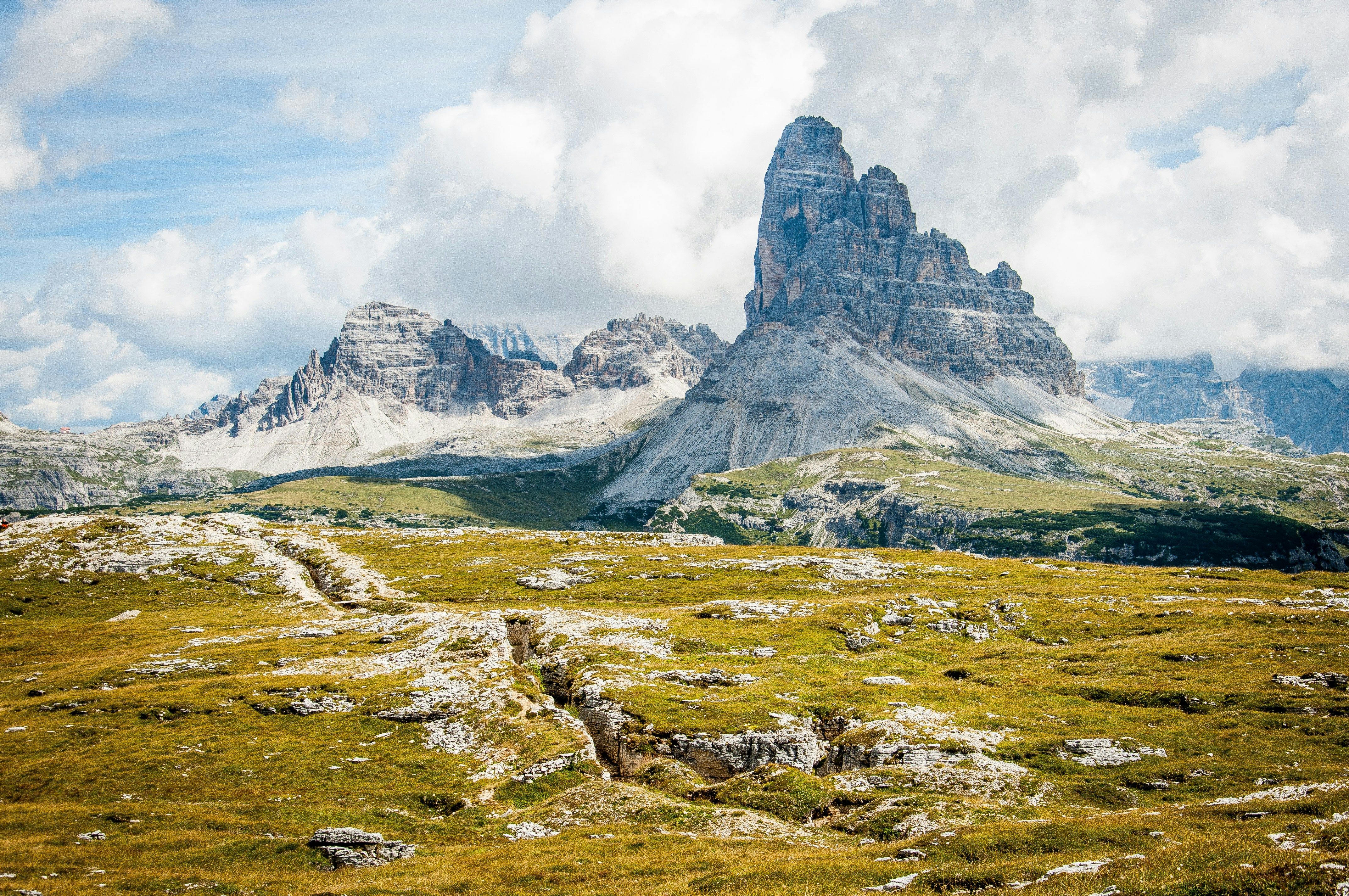 Model user-requested imagery: Institutional focus on stablecoins and regulated tokenization sparks growth in assets like ONDO, RSR, and TOKEN during May.
